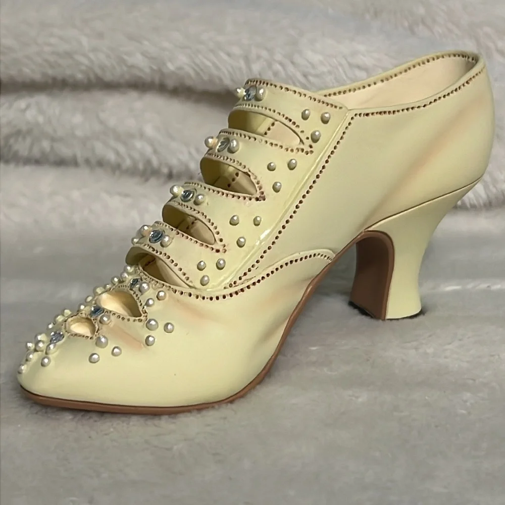 Just the Right Shoe #25024 